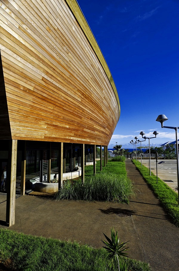 Développement durable : l’université de la Réunion invente le premier amphithéâtre bioclimatique