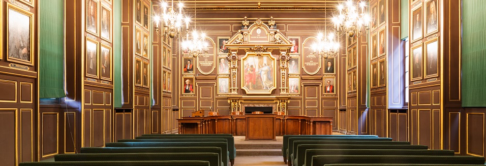 La salle des Actes de la faculté de pharmacie de Paris : « la chapelle Sixtine de la pharmacie »