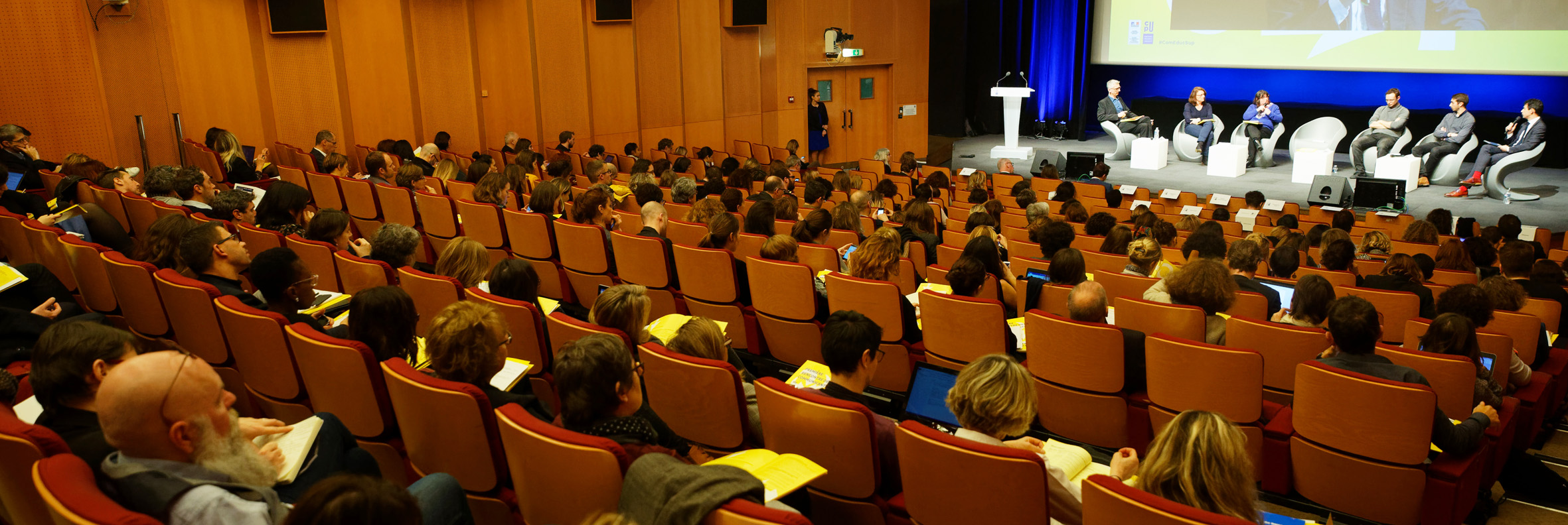 Communication dans l’enseignement supérieur : un guide et des outils en situation de crise.