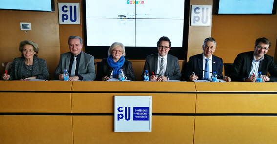 Signature de la convention cadre de coopération entre la CPU et les collectivités du « bloc local »