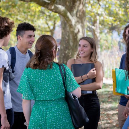 Les Banques Populaires, le CNOUS, l’AVUF, et la CPU s’associent pour aider les étudiants, en difficulté face à la crise, à (re)trouver un emploi.