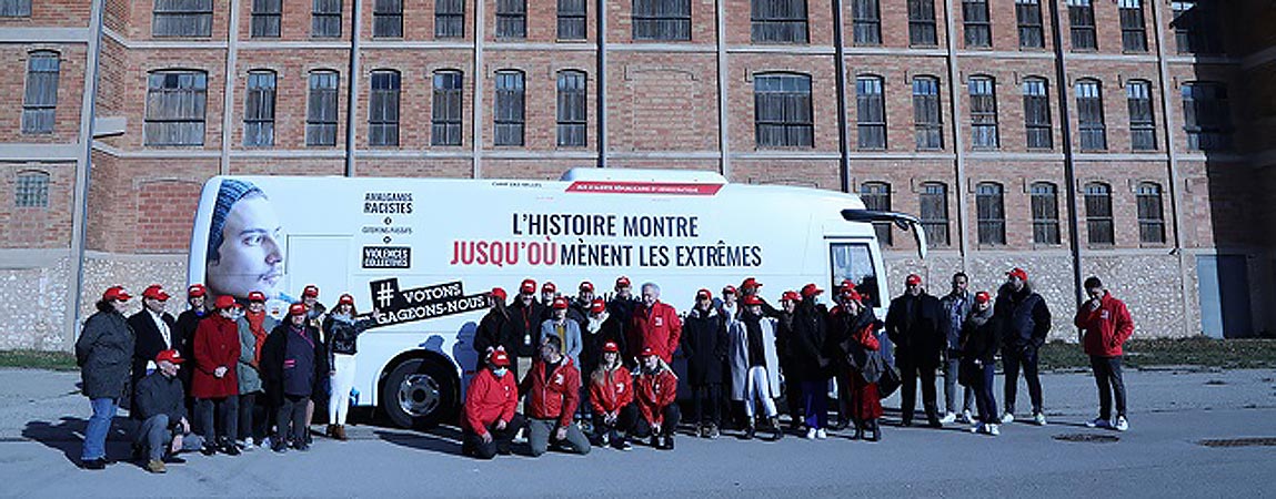 « Bus d’Alerte Républicaine et Démocratique » : 6 000 kilomètres pour mettre en garde les citoyens contre les extrémismes