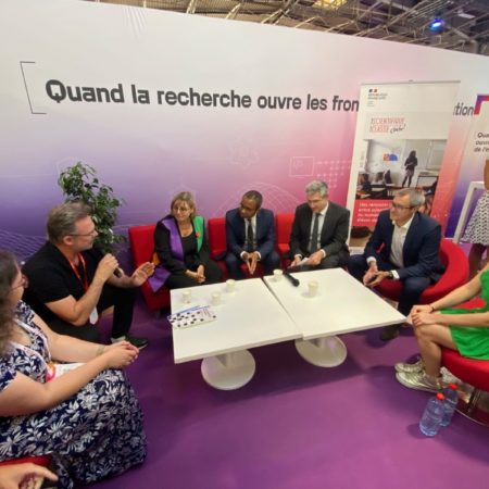 Le Ministère de l'éducation nationale et de la jeunesse, France Universités et Inria s'engagent dans le déploiement du programme 