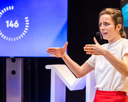 Emma Lelong, doctorante à l'Université de Bretagne Occidentale, finaliste nationale MT180