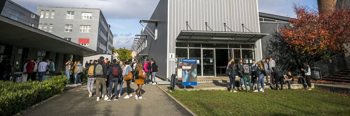 <p>La volonté affichée par le Premier ministre, dans sa déclaration de politique générale, de faire de l’éducation et de l’enseignement supérieur des priorités gouvernementales a constitué un signal positif, hélas très vite rattrapé par les...</p>